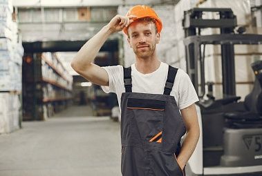 Современная мужская спецодежда: какие функции выполняет и как выбрать подходящий комплект